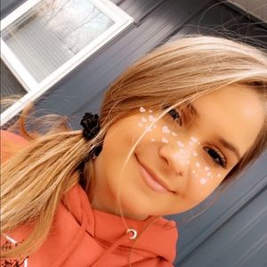 Meet your Posher, Alexis